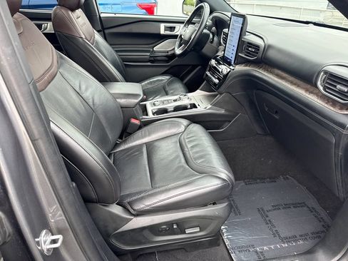 Used 2022 Ford Explorer Platinum w/ Equipment Group 601A AWD/4WD image 27