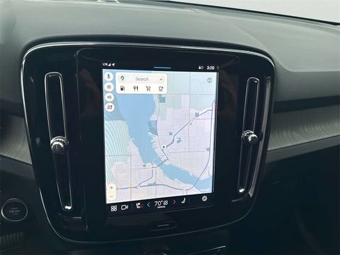 Used 2025 Volvo XC40 B5 Core image 15