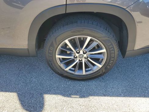 Used 2019 Toyota Highlander XLE image 9