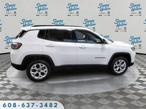 New 2026 Jeep Compass Latitude image 4