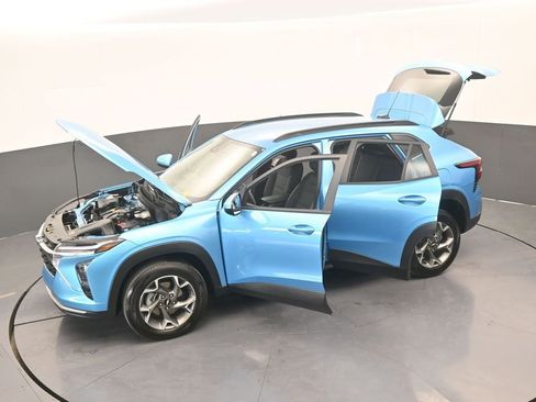 Used 2025 Chevrolet Trax LT image 61