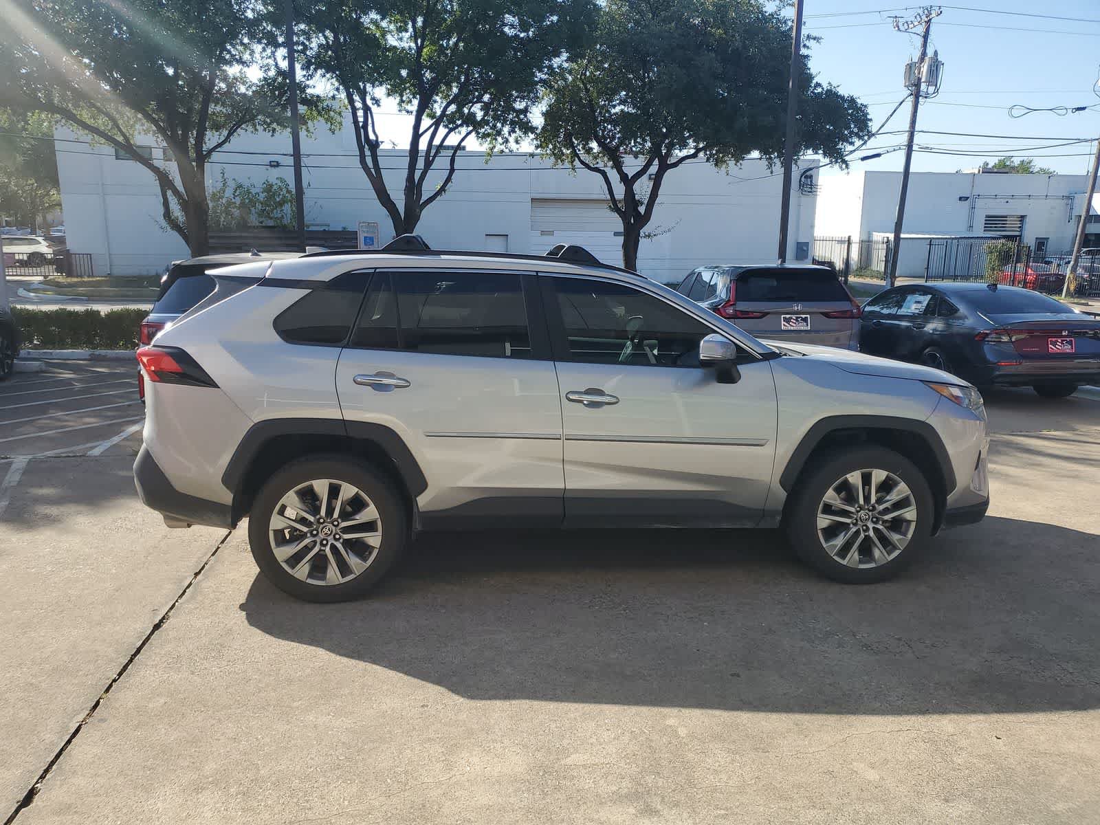 Used 2022 Toyota RAV4 Limited FWD image 7