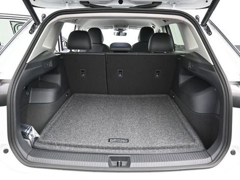 New 2026 Volkswagen Tiguan SE image 12