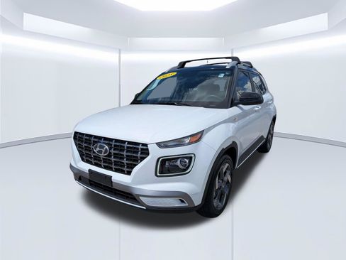 Certified 2024 Hyundai Venue Limited FWD image 8