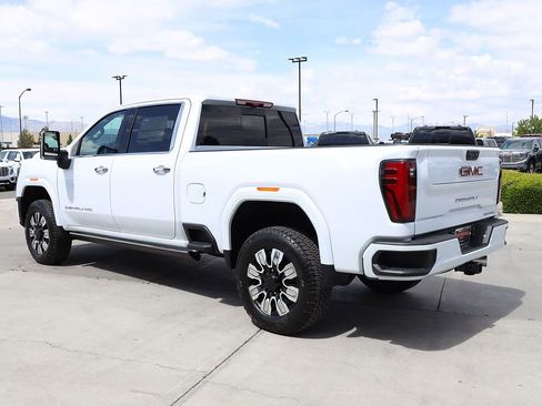 New 2026 GMC Sierra 3500 Denali w/ Denali Reserve Package AWD/4WD image 4