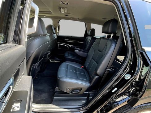 Certified 2022 Kia Telluride EX w/ EX Premium Package FWD image 23