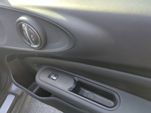 Used 2017 MINI Cooper Clubman Cooper image 31