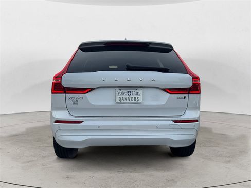 Certified 2022 Volvo XC60 B5 Momentum w/ Climate Package image 4