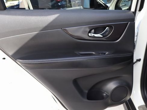 Used 2018 Nissan Rogue SV image 26