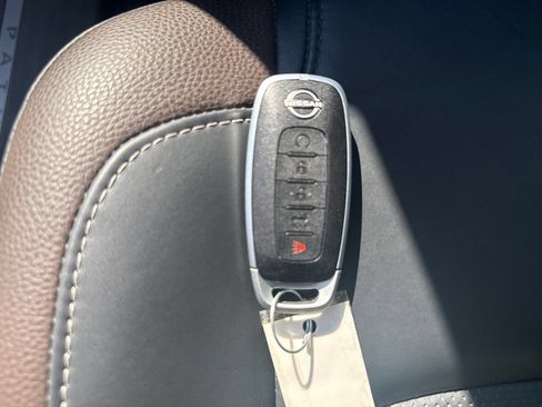 Used 2025 Nissan Pathfinder Platinum AWD/4WD image 34