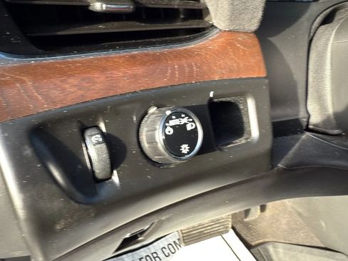 Used 2020 Cadillac Escalade Premium Luxury image 22