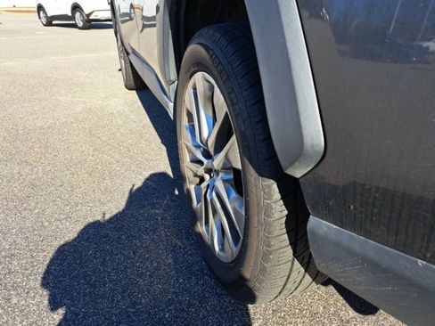 Used 2019 Toyota RAV4 Limited image 14