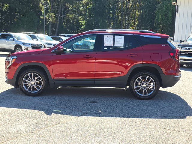Used 2022 GMC Terrain SLT AWD/4WD image 2