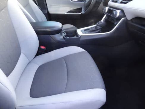 Used 2021 Toyota RAV4 XLE w/ Convenience Package AWD/4WD image 22