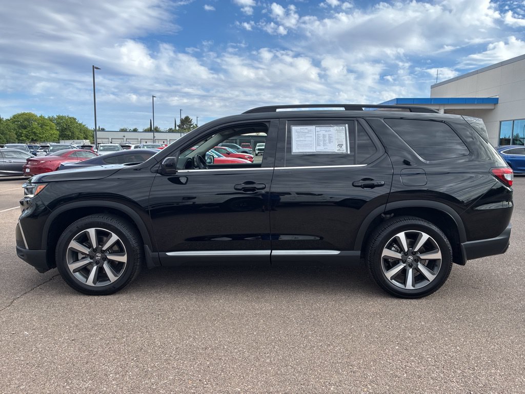 Used 2024 Honda Pilot Touring image 2