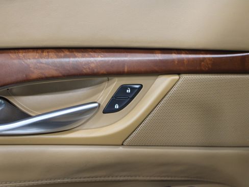 Used 2017 Cadillac Escalade Platinum image 9