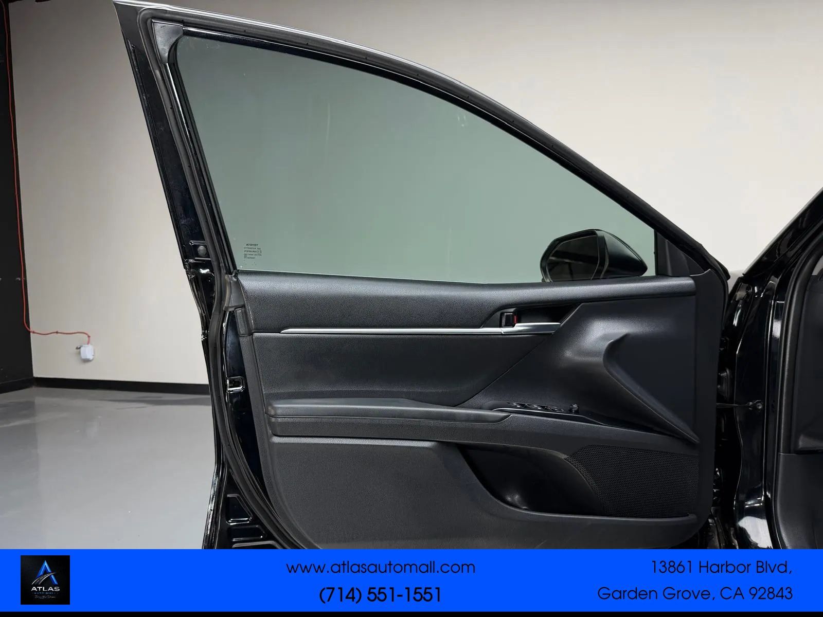 Used 2018 Toyota Camry SE w/ Moonroof Package FWD image 22