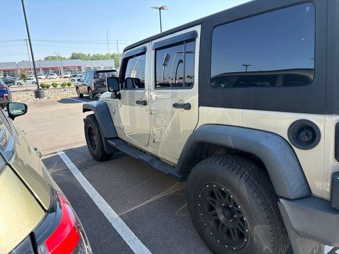 Used 2018 Jeep Wrangler Unlimited Sport S AWD/4WD image 3