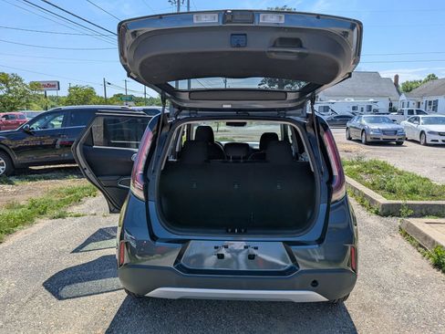 Used 2024 Kia Soul LX w/ Option Group 015 FWD image 22