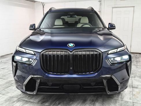 Used 2024 BMW X7 xDrive40i w/ M Sport Package image 2