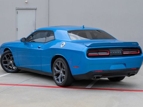 Used 2015 Dodge Challenger SXT Plus RWD image 11