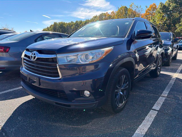 Used 2016 Toyota Highlander XLE AWD/4WD image 3