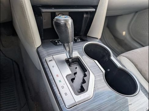 Used 2012 Toyota Camry XLE w/ Leather Pkg FWD image 13