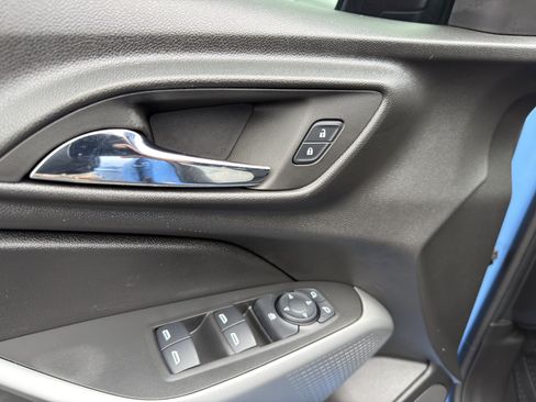 Used 2024 Chevrolet Trax RS FWD image 23