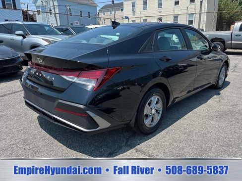 Certified 2024 Hyundai Elantra SE FWD image 5