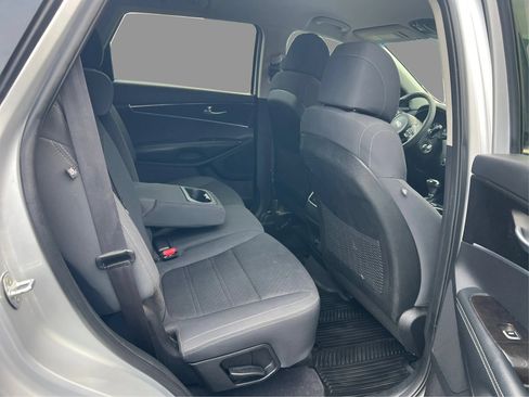 Used 2017 Kia Sorento AWD image 25
