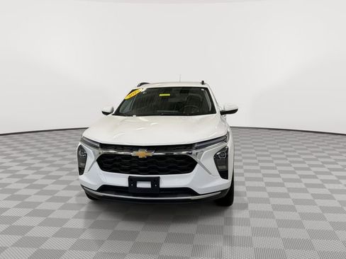 Certified 2025 Chevrolet Trax LT w/ LT Convenience Package image 4