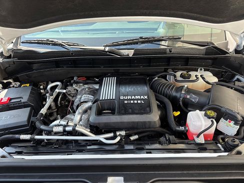 Used 2025 GMC Sierra 1500 AT4 w/ AT4 Premium Package AWD/4WD image 9