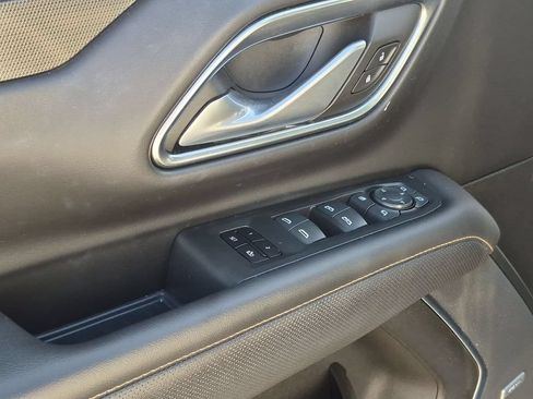 Used 2022 GMC Yukon XL AT4 AWD/4WD image 16