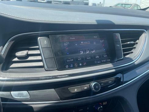 Used 2020 Buick Enclave Essence w/ Sport Touring Edition FWD image 15
