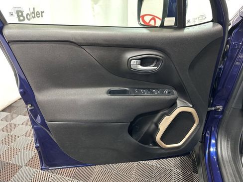 Used 2016 Jeep Renegade Latitude w/ Cold Weather Group image 23