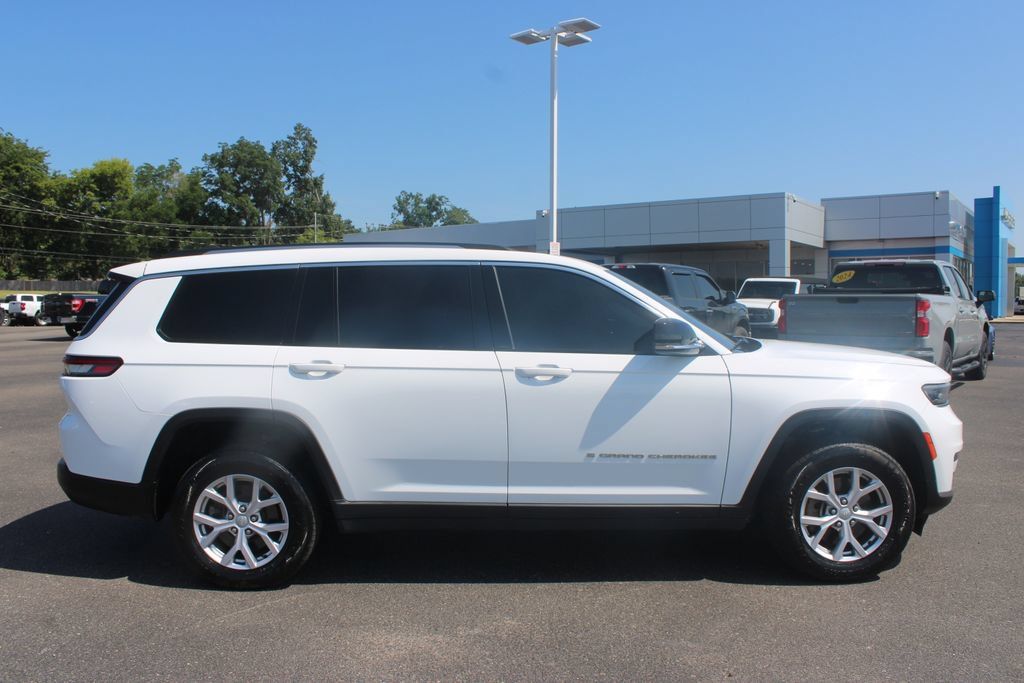 Used 2022 Jeep Grand Cherokee L Limited RWD image 11