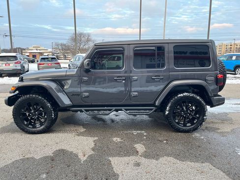 Used 2021 Jeep Wrangler Unlimited Sahara image 2