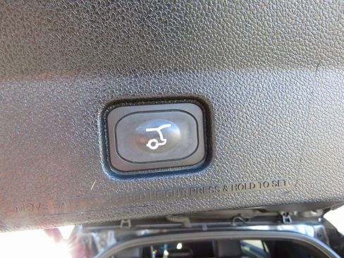 Used 2018 Ford Explorer XLT w/ Equipment Group 202A image 19