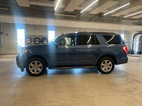 Used 2019 Ford Expedition XLT w/ Equipment Group 202A AWD/4WD image 12
