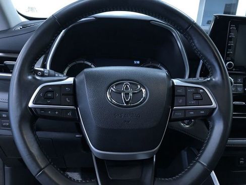 Used 2022 Toyota Highlander XLE image 25