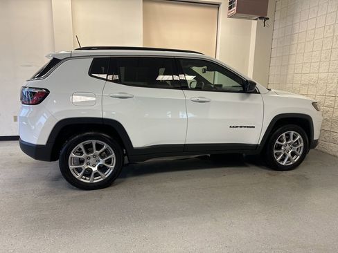 Used 2023 Jeep Compass Latitude image 45