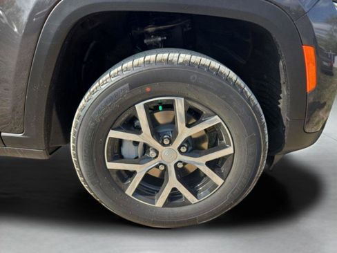 New 2025 Jeep Grand Cherokee Limited RWD image 37