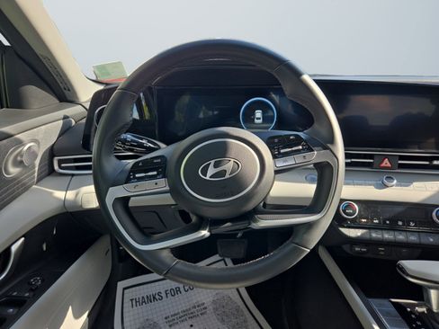 Certified 2025 Hyundai Elantra Limited FWD image 14