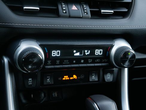 Used 2023 Toyota RAV4 XLE Premium image 23