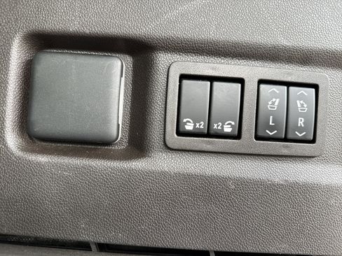 Used 2022 GMC Yukon SLT w/ SLT Premium Package image 37