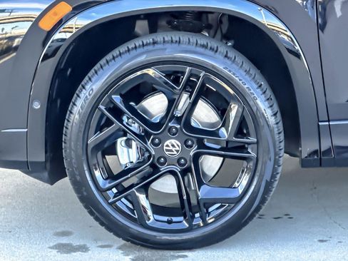 New 2026 Volkswagen Tiguan SE R-Line image 24