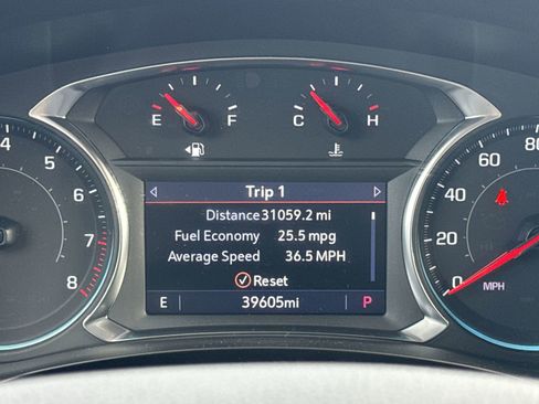 Used 2023 Chevrolet Traverse LT w/ Rear Camera Mirror Package image 22