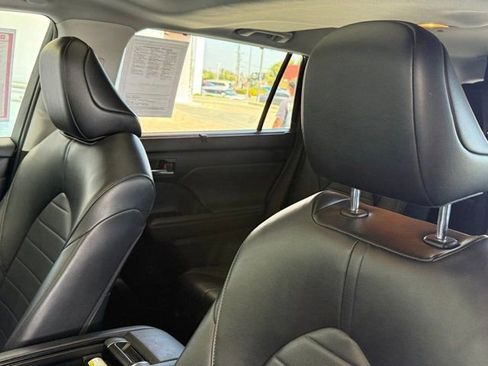 Certified 2022 Toyota Highlander XLE image 25