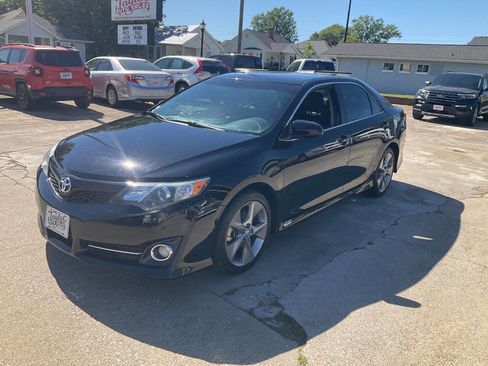 Used 2014 Toyota Camry SE w/ Moonroof Package FWD image 7