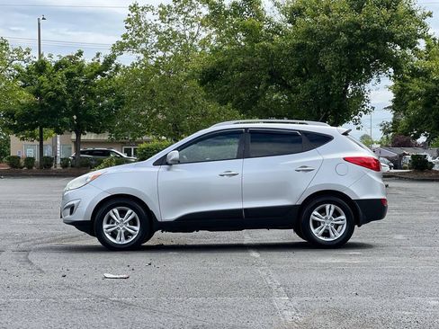Used 2010 Hyundai Tucson GLS w/ Popular Equipment Pkg 2 FWD image 2